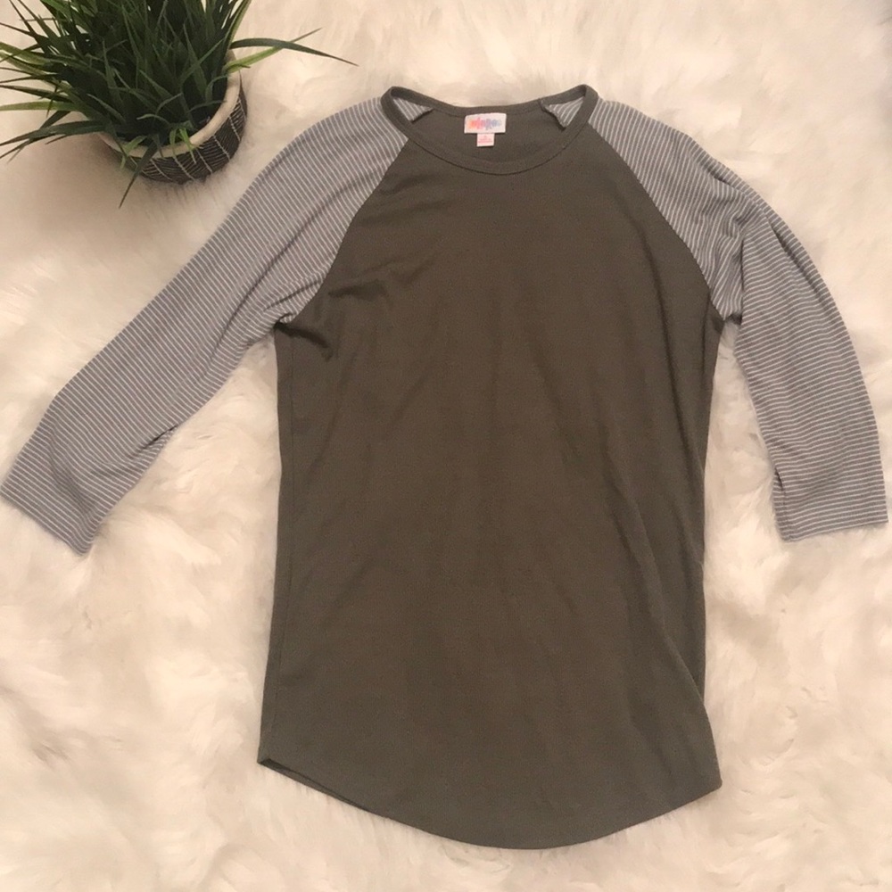 NWOT LuLaRoe Randy tee size S